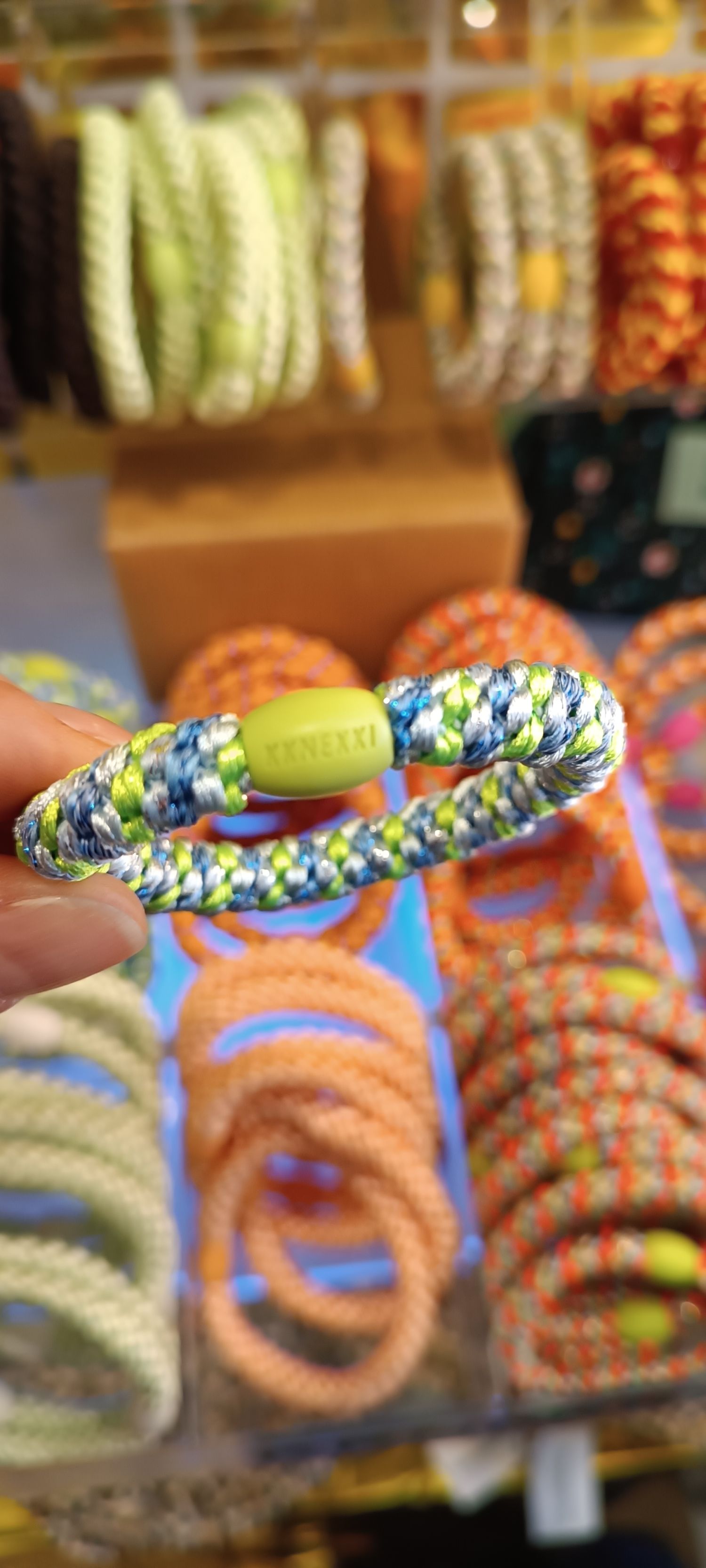 Kknekki Mix Blue neon green