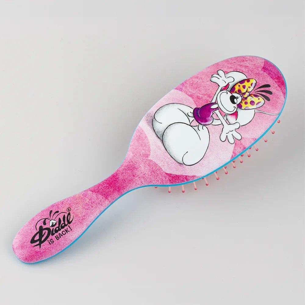 BROSSE A CHEVEUX DIDDLINA EN ROBE ROSE