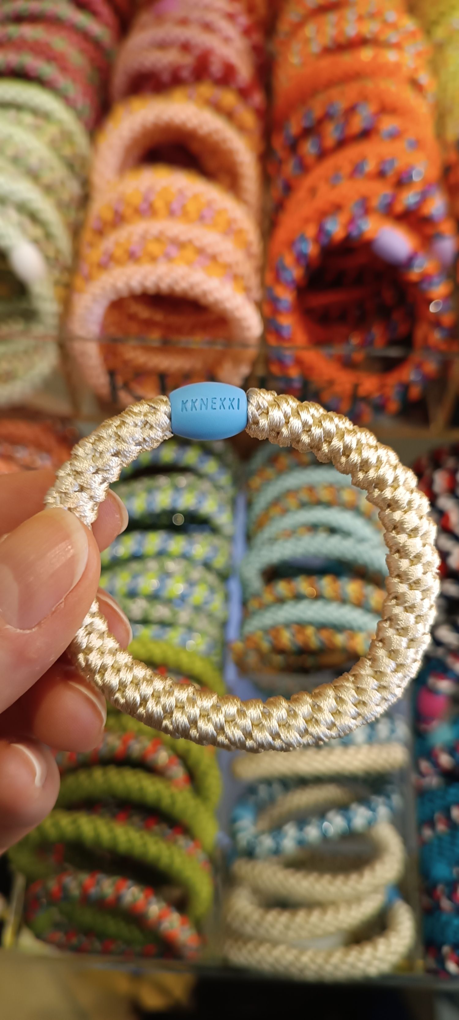 Kknekki perle bleue ivoire 