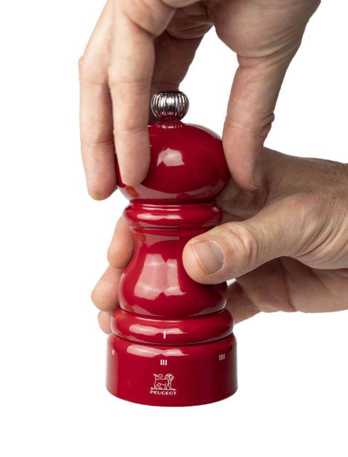 PARIS U'SELECT MOULIN A POIVRE MANUEL EN BOIS LAQUE ROUGE PASSION 12CM