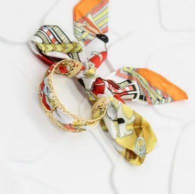 Bracelet Jonc Doré avec Foulard Coloré – ACIER INOXYDABLE - orange