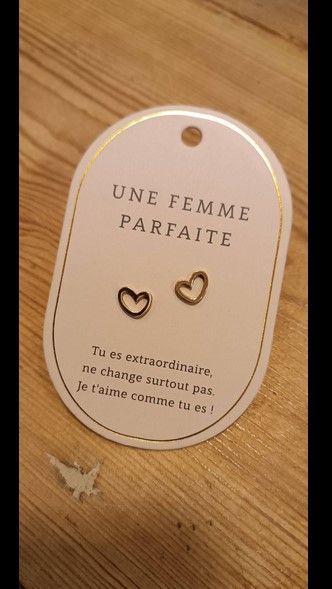 BOUCLE D OREILLE MESSAGE UNE FEMME PARFAITE