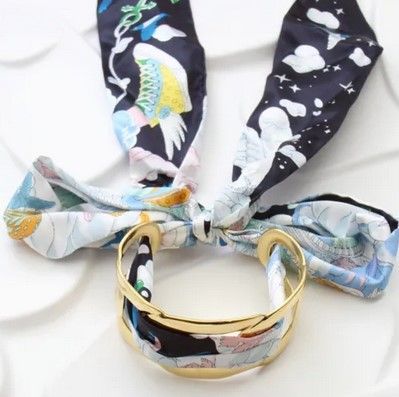 Bracelet Jonc Doré avec Foulard Coloré – ACIER INOXYDABLE - Bleu foncé