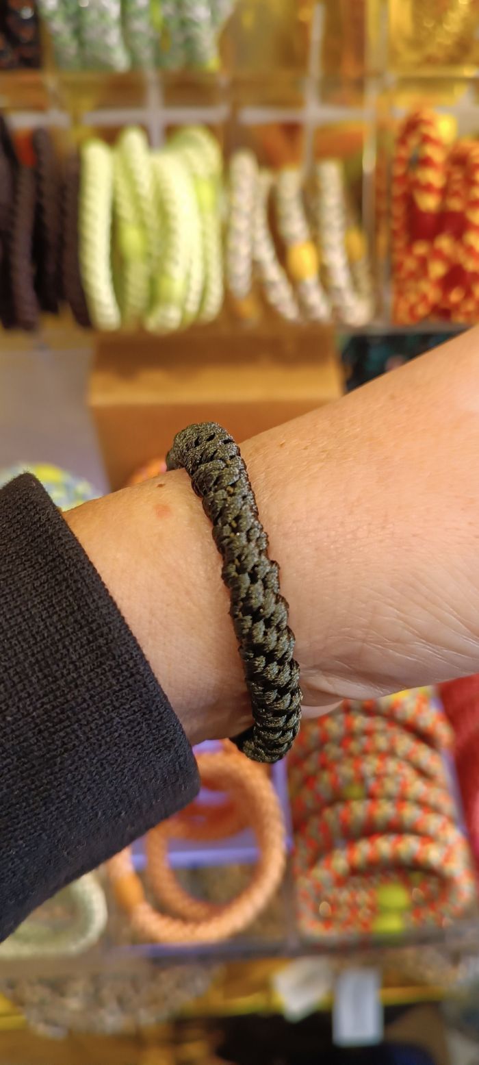 Kknekki Bottle Green own