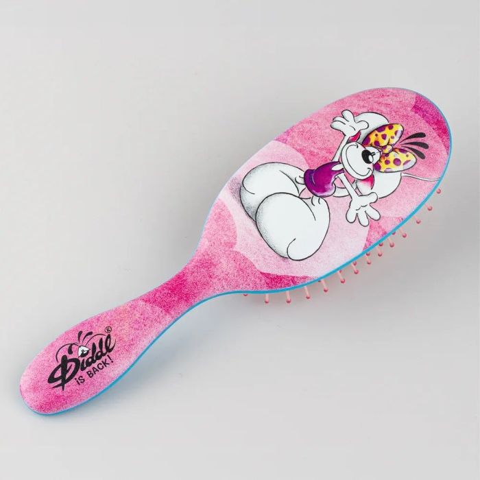 BROSSE A CHEVEUX DIDDLINA EN ROBE ROSE