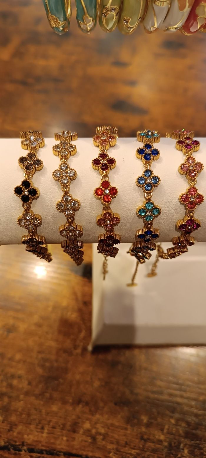 Bracelet trèfles pavés de zircons – éclat joaillier en acier inoxydable - fushia