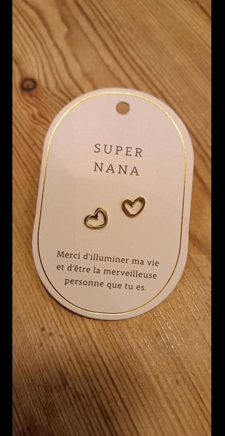 BOUCLE D OREILLE MESSAGE SUPER NANA