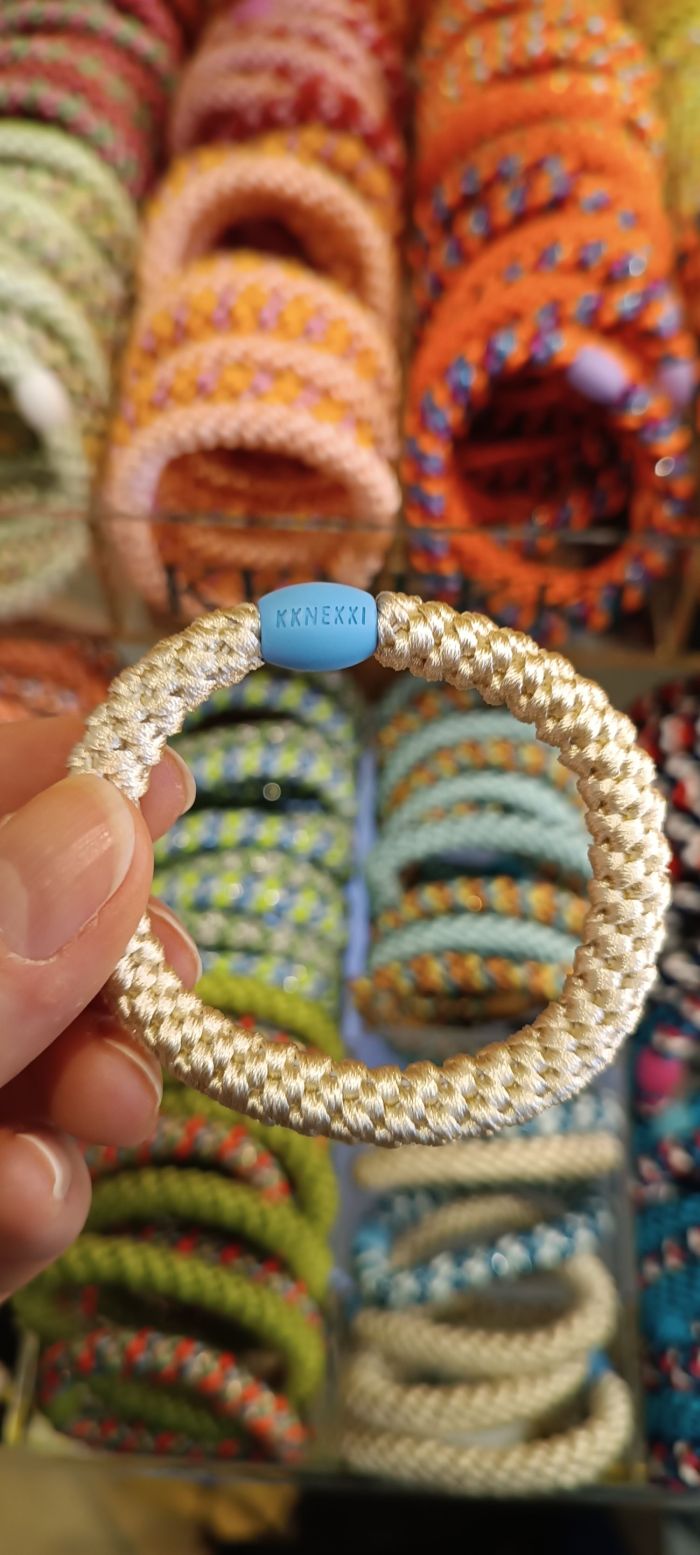 Kknekki perle bleue ivoire 