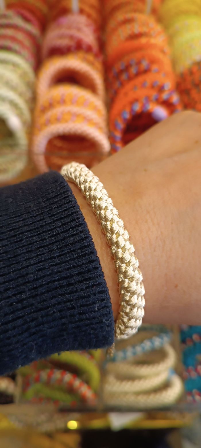 Kknekki perle bleue ivoire 