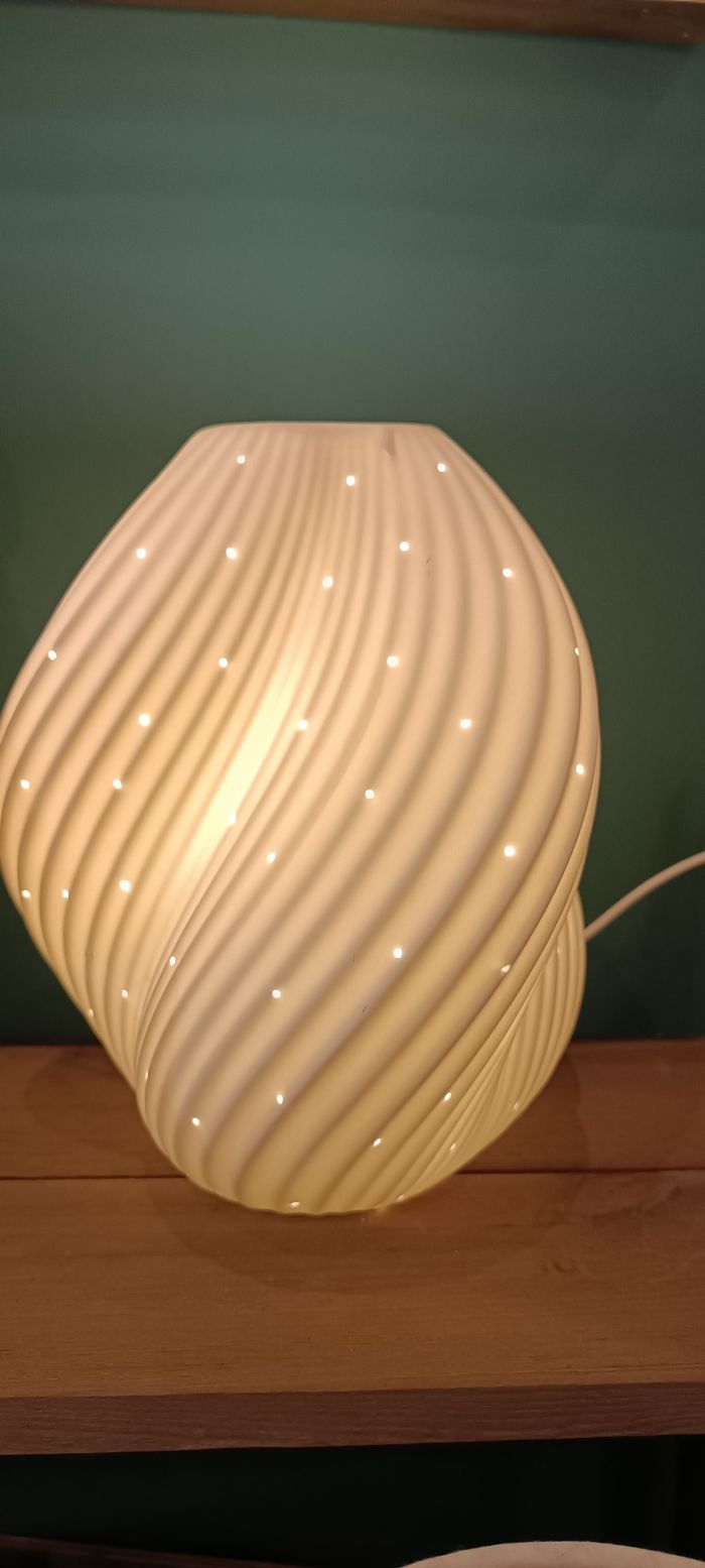 LAMPE PORCELAINE SWING